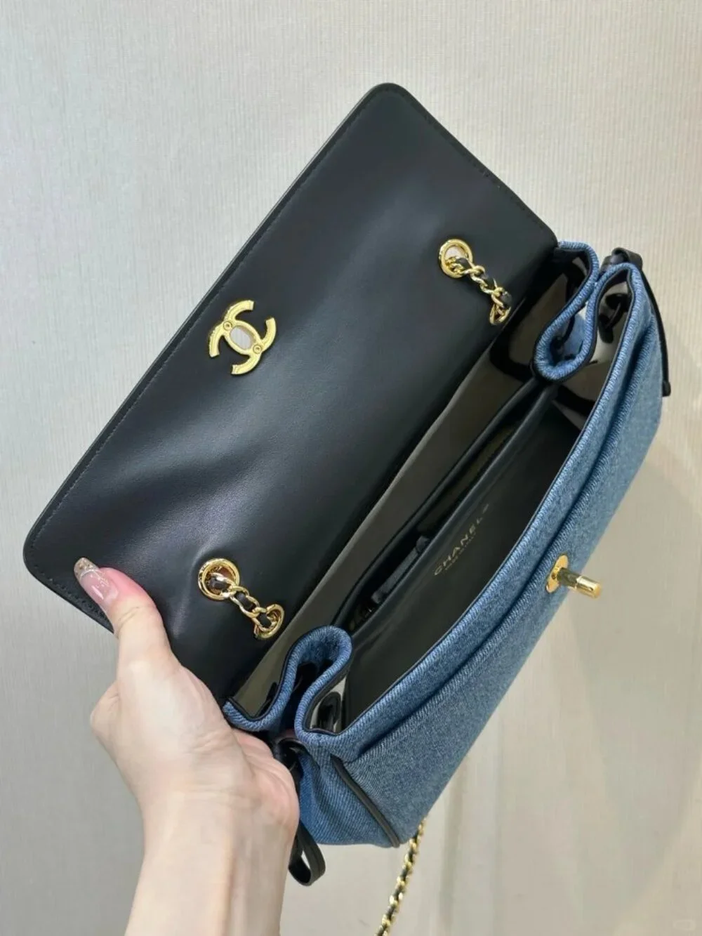 Classic CHANEL Bags: A Stylish and Versatile Choice for Elegance